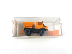 H0-WIKING-18-646---Unimog-1300-mit-Schneepflug