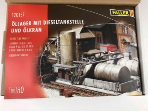 H0-FALLER-120157---llager-mit-Dieseltankstelle-und-lkran